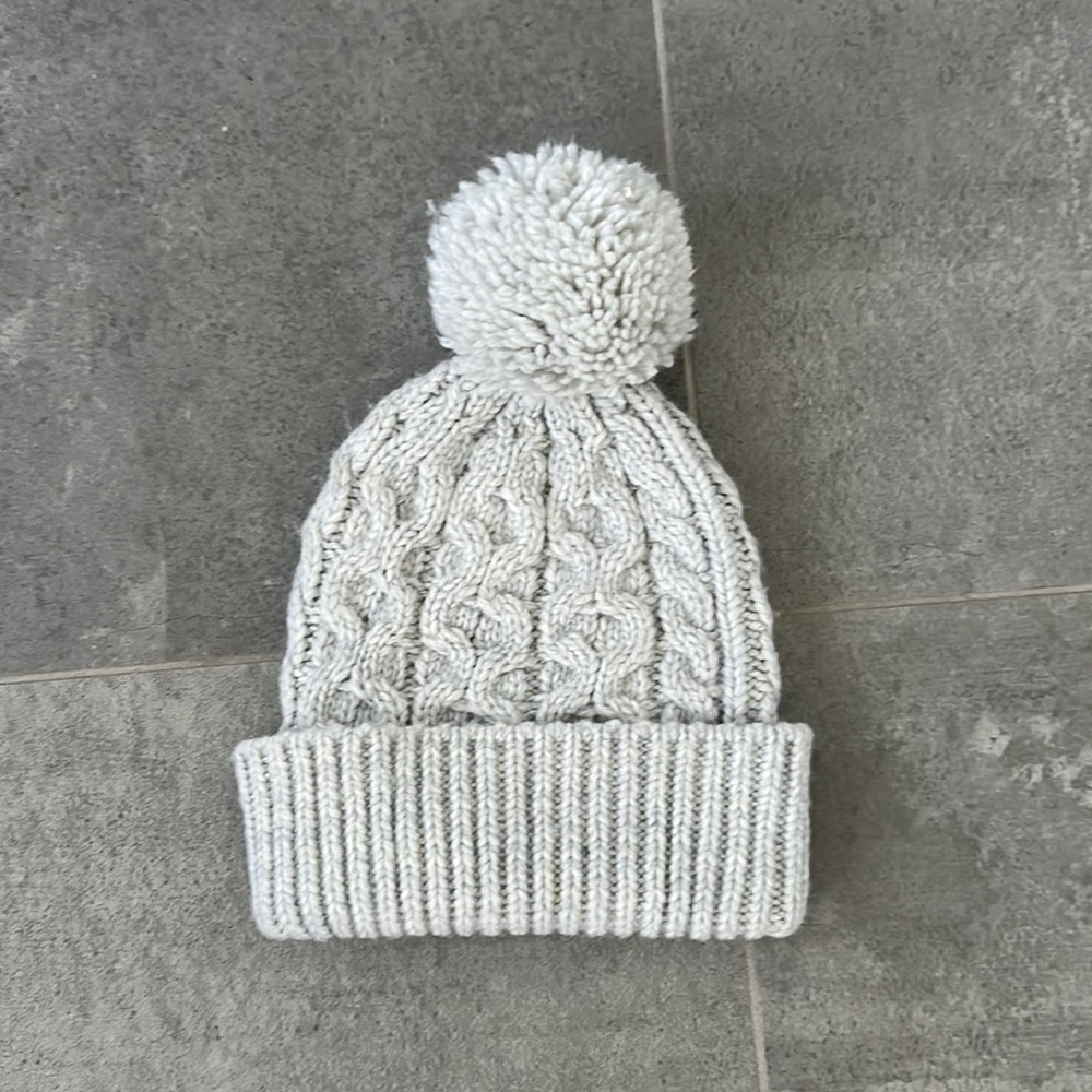 Light grey women’s beanie